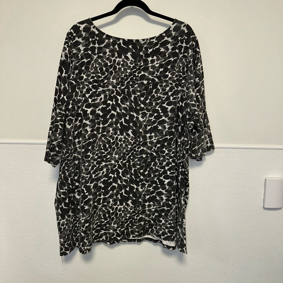 Roman's Women's Plus cheetah Black, Gray & White Short Sleeve Tee Size 3X 30/32 - Picture 7 of 8